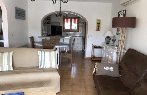Bon Relax House | Relaxing Casa with Pool, BBQ & WiFi in Sant Pere Pescador