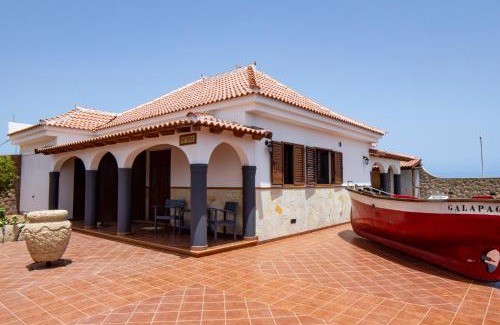 La Listada House | Relaxing Retreat: Casa con Piscina in Tenerife with Ocean Views