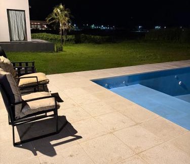 Corrientes House | Casa con Piscina sobre Laguna Brava - Tranquilidad y Naturaleza en Barrio Privado