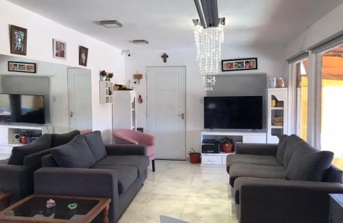 Tanti House | casa con vista 360 a las montañas y pileta