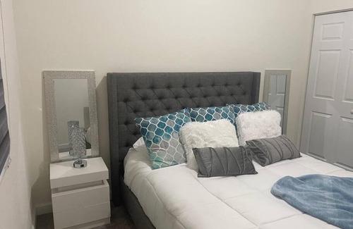 Miami Lakes Apartment | Lakeview Retreat with Hot Tub & Pet-Friendly Amenities