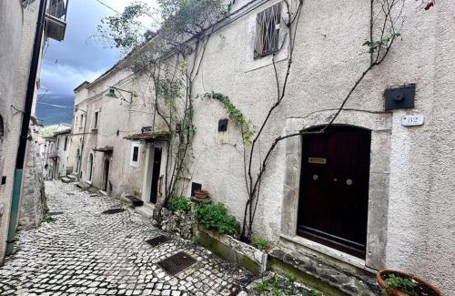 Civitella Alfedena Apartment | Casa con vista lago