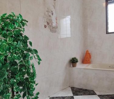 Campillo de Altobuey House | Relax at Casa Conchita: Family & Pet-Friendly Retreat