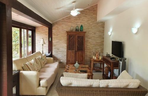 Porto Belo House | Beautiful Casa with 4 Bedrooms, Steps from Manguinhos Beach