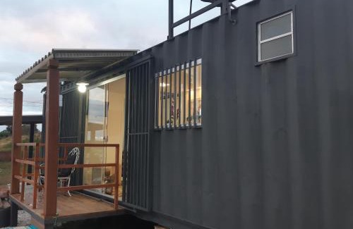 Bage Villa | Eco-Friendly Retreat: Casa Container with Pet & Child Amenities