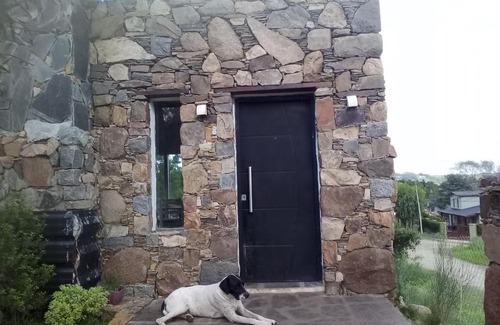 Tandil House | Cozy Casa Contenedor: Ideal for Families with Kitchen Access