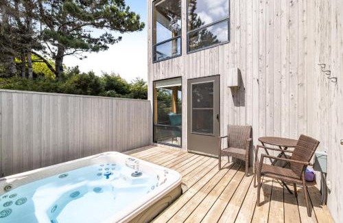 Sea Ranch House | Unforgettable Stay at Casa Contenta - 4-Star with Hot Tub