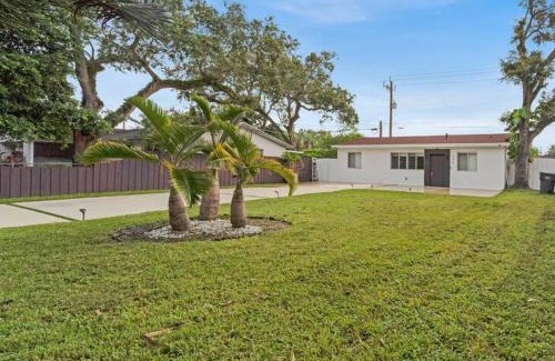 Hollywood Villa | Casa Copal: Beachfront Retreat with Ocean Views & Pet Friendly