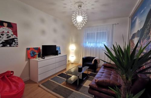 San Lazaro y Otero Apartment | Cozy Casa Coqueta in Oviedo - Pet Friendly Getaway