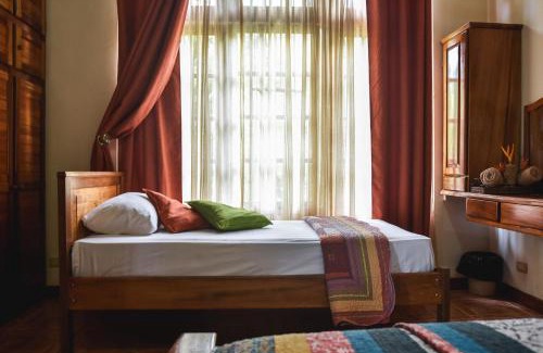 Santa Barbara Bed & Breakfast | Cozy Casa Cora Bed and Breakfast - Rated 9.6, Family-Friendly