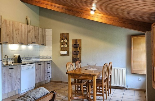 Lladurs Cottage | Indulge in Casa Corral: Perfect for Families with Pool & Spa