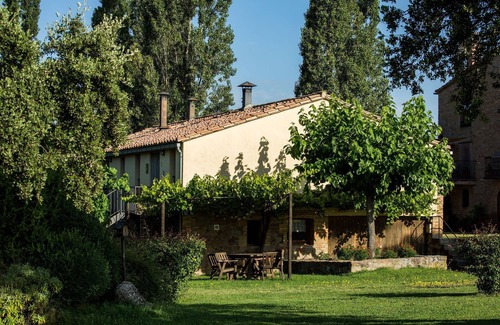 Lladurs Cottage | Indulge in Casa Corral: Perfect for Families with Pool & Spa