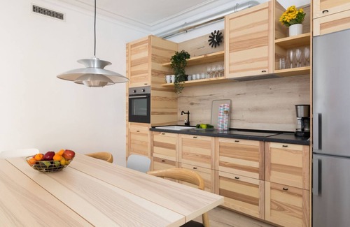 L'Antiga Esquerra de l'Eixample House | Top-Rated Casa Cosi - Eixample with Spa and Breakfast