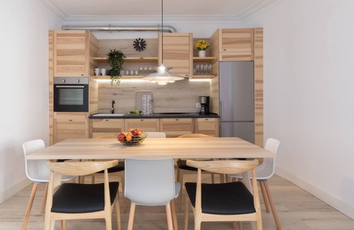 L'Antiga Esquerra de l'Eixample House | Top-Rated Casa Cosi - Eixample with Spa and Breakfast