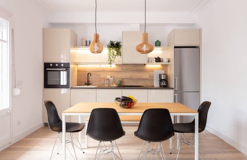 L'Antiga Esquerra de l'Eixample House | Top-Rated Casa Cosi - Eixample: Spa and Breakfast Included