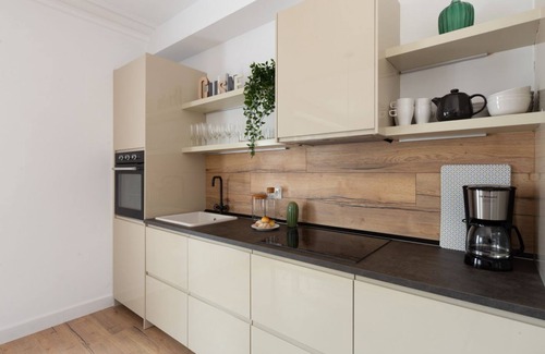 L'Antiga Esquerra de l'Eixample House | Top-Rated Casa Cosi - Eixample: Spa and Breakfast Included
