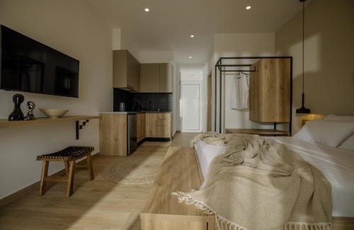 Kanali Apartment | Idyllic Casa Costa Suites - Oceanfront Escape with Pool