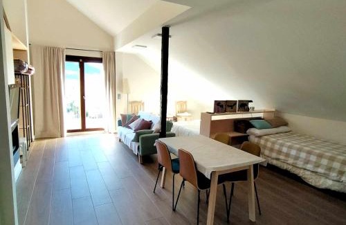 Gavin Apartment | Welcoming Casa Cotefablo: Family-Friendly Retreat in Biescas