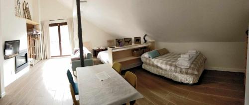 Gavin Apartment | Welcoming Casa Cotefablo: Family-Friendly Retreat in Biescas
