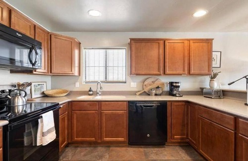 Tucson House | Casa Cozy: 4 BR Oasis with Pool & Pet-Friendly Garden Retreat