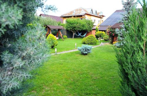 Bradu Apartment | Discover Family-Friendly Comfort at Casa Cri și Ramo