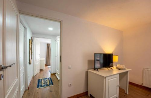 Sighisoara Bed & Breakfast | Discover Casa cu Prispa: Oceanfront Retreat with Pool