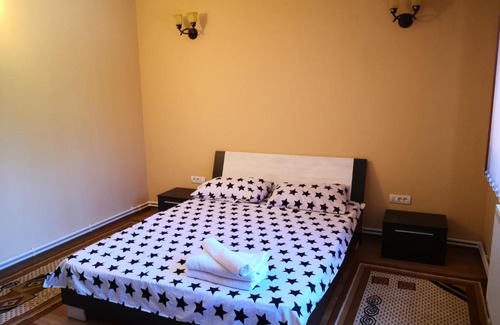 Douazeci si Trei August House | Casa Cu Verdeata: Top-Rated Ocean View Getaway