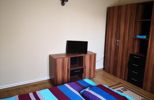Douazeci si Trei August House | Casa Cu Verdeata: Top-Rated Ocean View Getaway