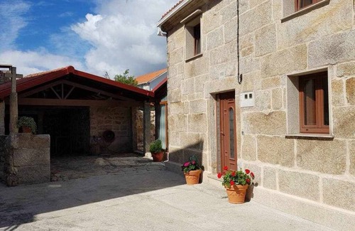 Pedrafigueira House | Casa Cuadrante: Beachfront Retreat with Spa & Kitchen