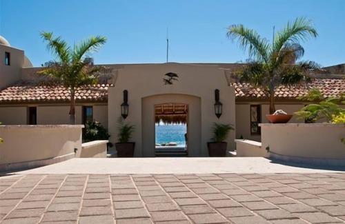 La Fortuna Villa | Beachfront Casa Cuervo Villa with Ocean View & Private Pool