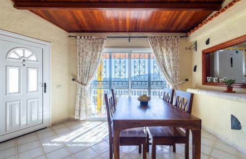 Teror House | Experience Casa cueva El Balcón del Cortijo - Rated 9.5/10