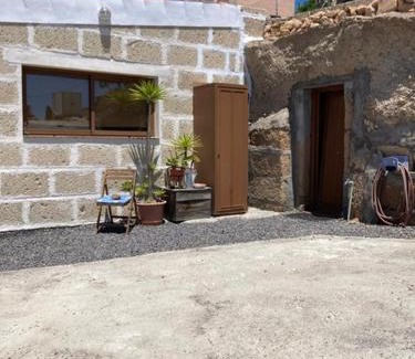 Los Gavilanes House | Casa Cueva - L&L: Family-Friendly Retreat with 9.6 Rating