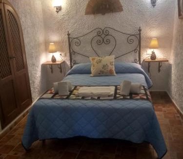 Hinojares House | Pet-Friendly Casa Cueva Vanesa: Rated 9.4/10 by Guests