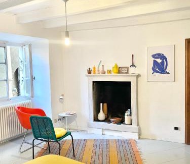 Moltrasio House | Discover Casa Curiè 17 in Historic Borgo - Family Friendly