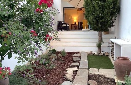 Mourao Apartment | Delightful Casa d`artes Verão e Inverno with Pool & Kitchen