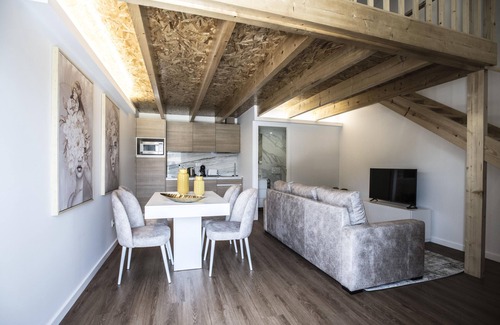 Portela House | Family-Friendly Stay at Casa das Amendoeiras Hotel