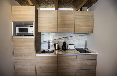 Portela House | Family-Friendly Stay at Casa das Amendoeiras Hotel