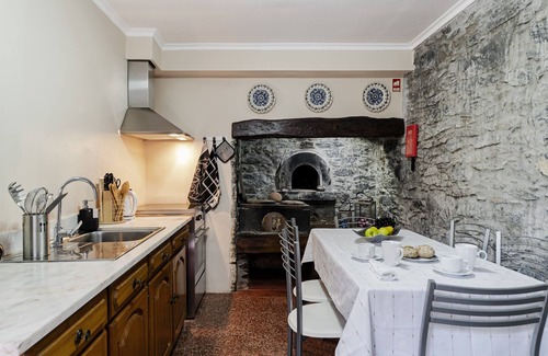 Camara de Lobos Cottage | Discover Casa da Aldeia: Spa Retreat with Wine Aromas