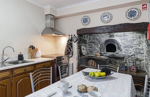Camara de Lobos Cottage | Discover Casa da Aldeia: Spa Retreat with Wine Aromas