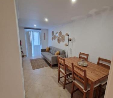 Sesimbra Apartment | Ocean View Retreat: Casa da Avó Nêta, Guest Rated 10/10