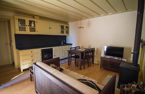Macieira de Cambra Cottage | Discover Casa da Avó Quitas - Family-Friendly Getaway