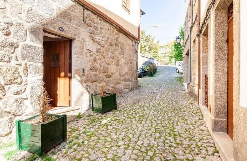 Guimaraes House | Discover Casa da Avó Zilda: 4-Star Child-Friendly Retreat