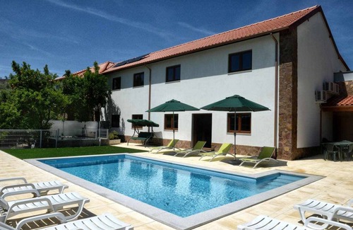 Codecoso House | Unforgettable Stay at Casa da Caneleira with Private Pool