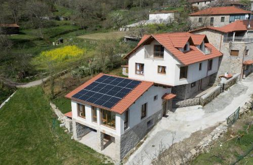 Chantada House | Family-Friendly Retreat at Casa da Cocha Awaits You