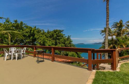 Ilhabela House | Unforgettable Stay at Casa da Costeira - Cabaraú with Ocean View