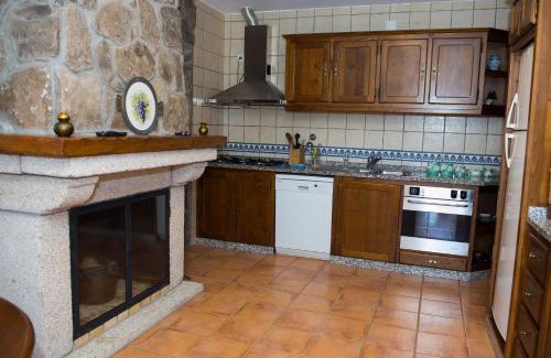 Boticas House | Guest Rated: Casa Da Eira Longa with Oceanfront Pool