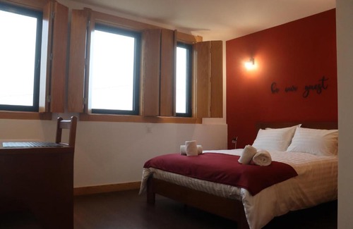 Sao Tiaguinho House | Pet-Friendly Casa da Escola: Guest Rated 9.6/10