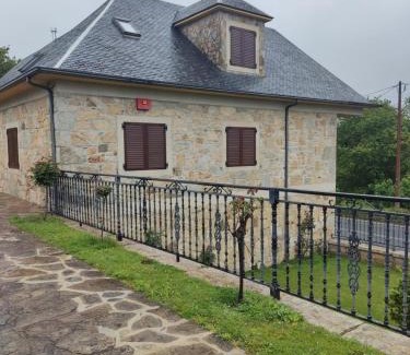 Caldas de Reis Ski Chalet | Family-Friendly Retreat at Casa da Escuela - Rated 9.5/10