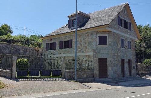 Caldas de Reis Ski Chalet | Family-Friendly Retreat at Casa da Escuela - Rated 9.5/10
