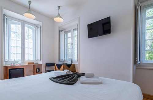 Santa Maria e Sao Miguel House | Casa da Estefânea: Perfect for Family Getaways with Self Check-in